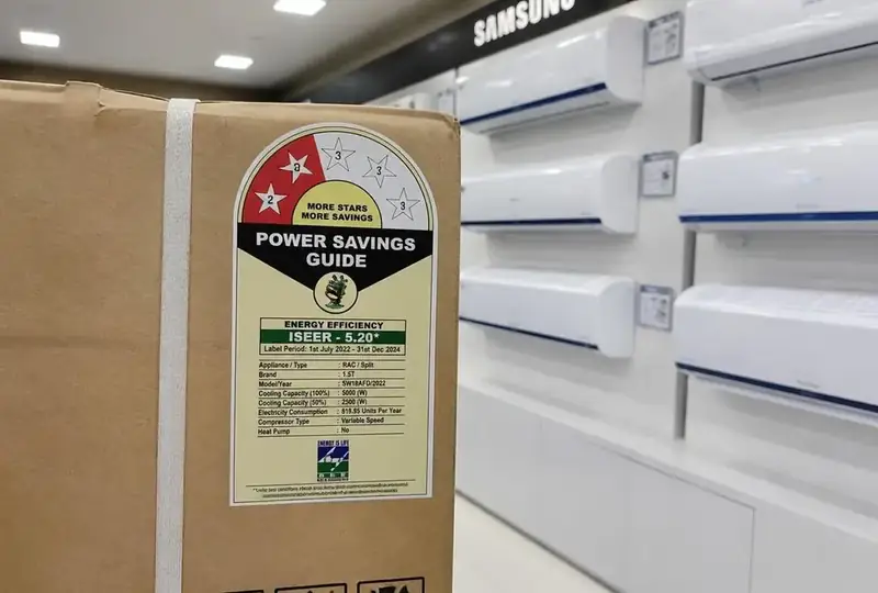 مقارنة عملية بين مكيف السبليت والشباك أثناء التركيب - شركة السعادة بالرياض